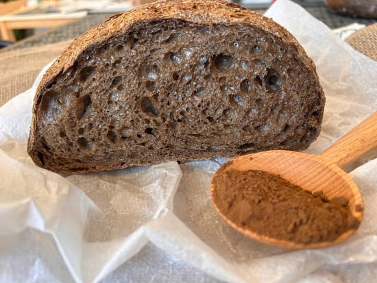 Imagen de: Pan rústico alemán de masa madre en Valencia: harinas integrales molidas a la piedra y maltas tostadas